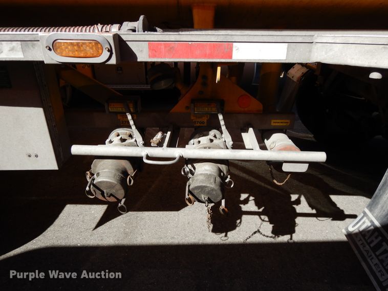 image for item GH9009 2006 Beall BATT-54-2-SB tank trailer