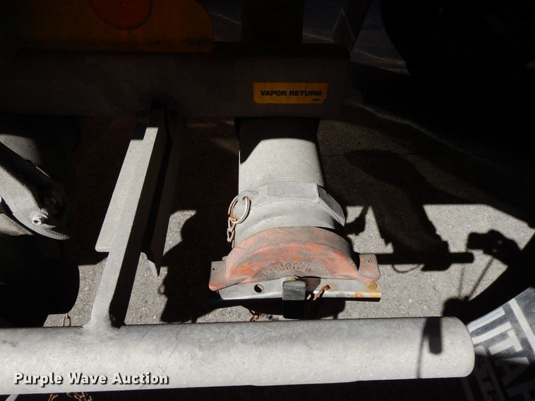 image for item GH9009 2006 Beall BATT-54-2-SB tank trailer