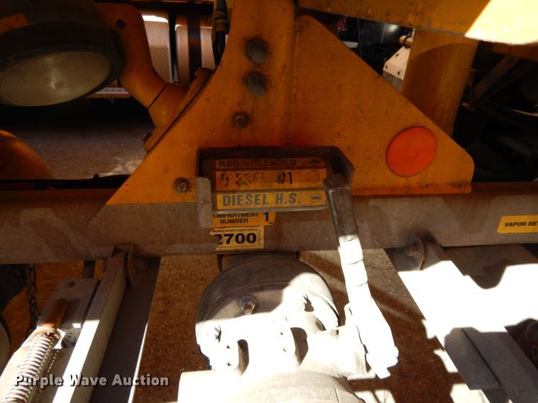 image for item GH9009 2006 Beall BATT-54-2-SB tank trailer