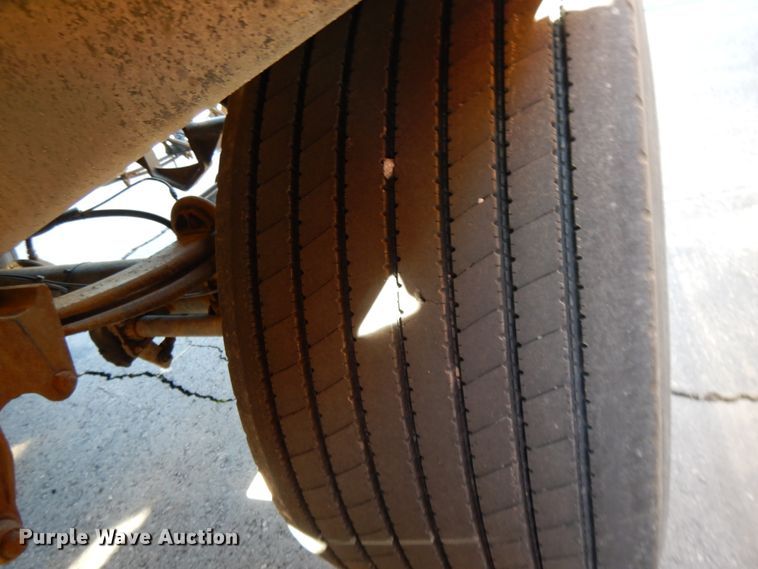 image for item GH9009 2006 Beall BATT-54-2-SB tank trailer