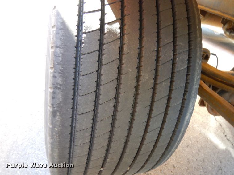 image for item GH9009 2006 Beall BATT-54-2-SB tank trailer