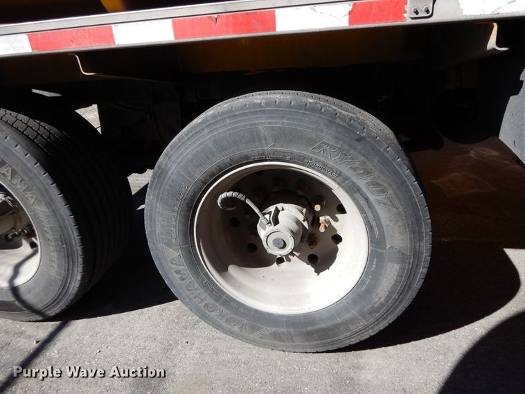 image for item GH9009 2006 Beall BATT-54-2-SB tank trailer