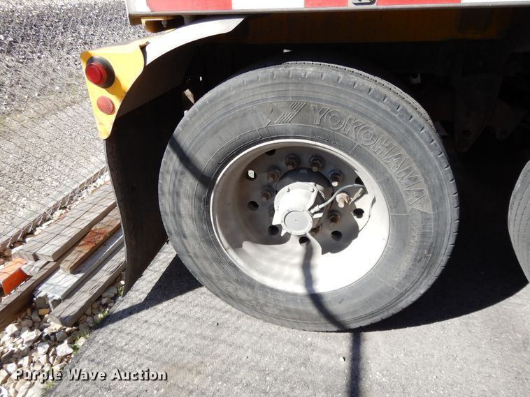 image for item GH9009 2006 Beall BATT-54-2-SB tank trailer