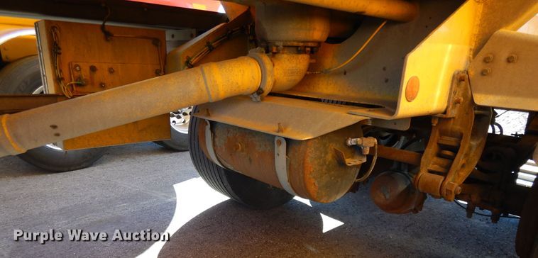 image for item GH9009 2006 Beall BATT-54-2-SB tank trailer