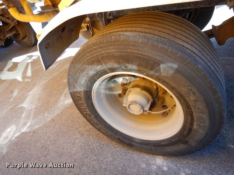 image for item GH9009 2006 Beall BATT-54-2-SB tank trailer