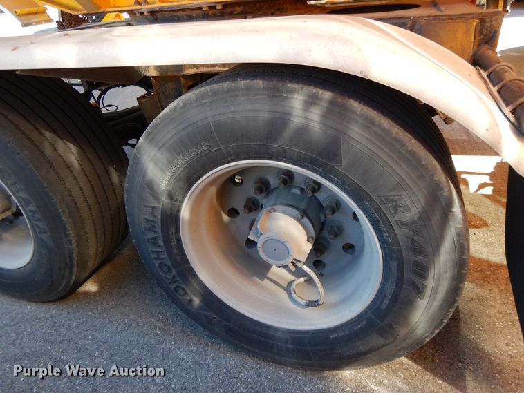 image for item GH9009 2006 Beall BATT-54-2-SB tank trailer