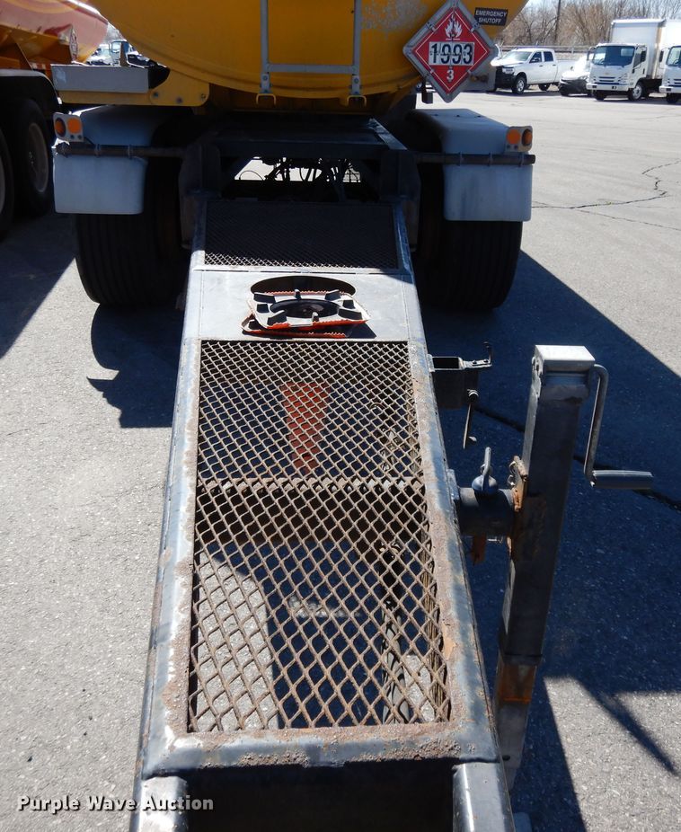 image for item GH9010 2006 Beall BATT-40-1-SB tank trailer