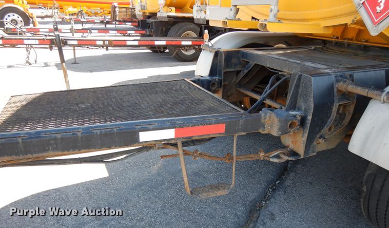 image for item GH9010 2006 Beall BATT-40-1-SB tank trailer