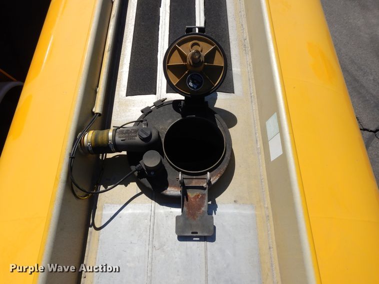 image for item GH9010 2006 Beall BATT-40-1-SB tank trailer