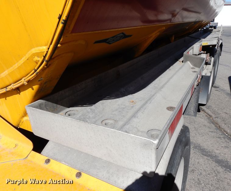 image for item GH9010 2006 Beall BATT-40-1-SB tank trailer