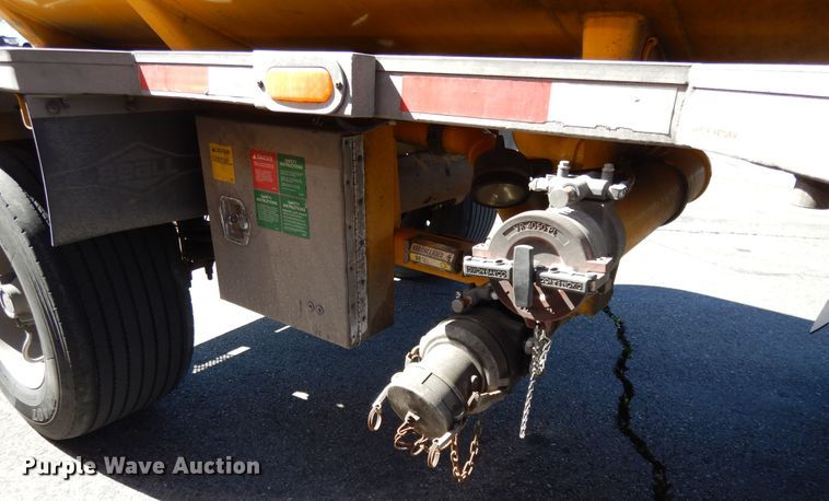 image for item GH9010 2006 Beall BATT-40-1-SB tank trailer