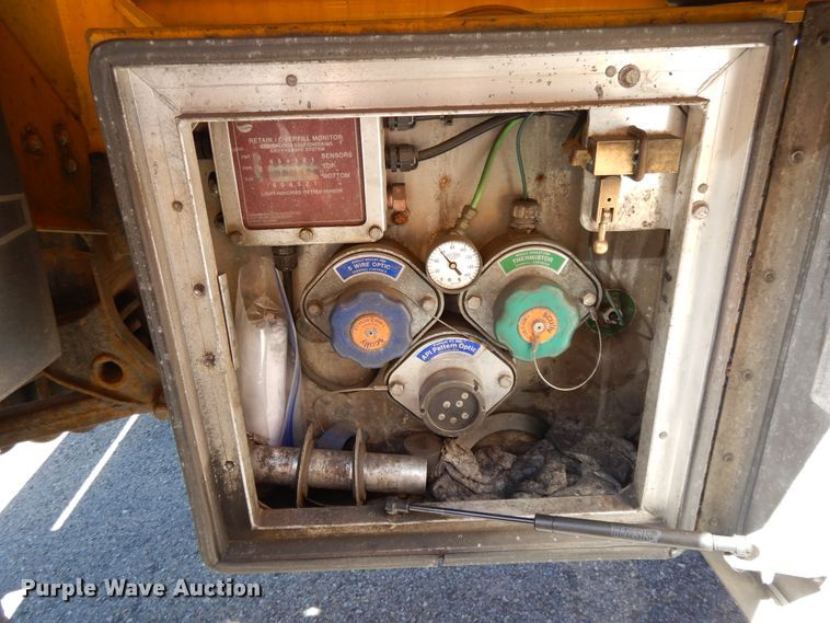 image for item GH9010 2006 Beall BATT-40-1-SB tank trailer