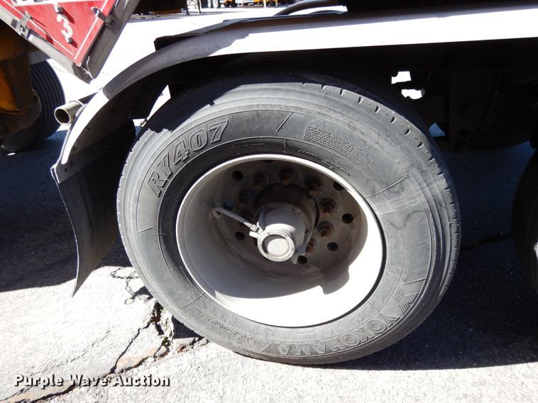 image for item GH9010 2006 Beall BATT-40-1-SB tank trailer