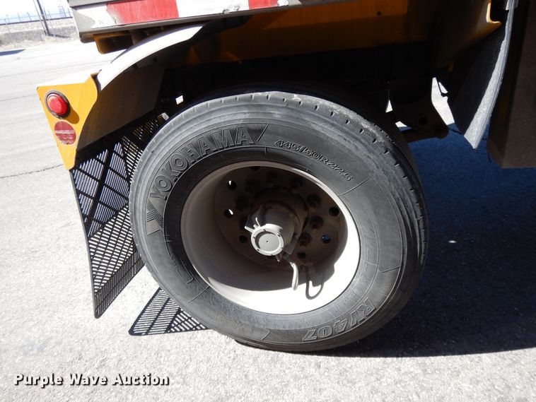 image for item GH9010 2006 Beall BATT-40-1-SB tank trailer