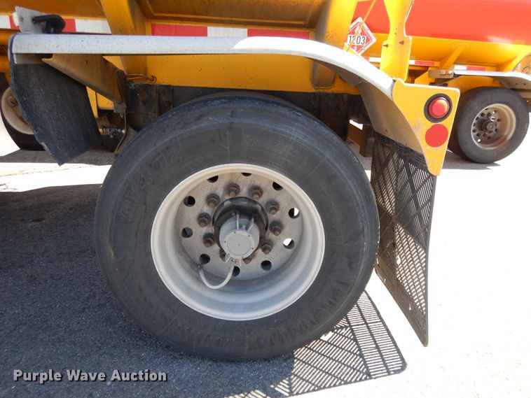 image for item GH9010 2006 Beall BATT-40-1-SB tank trailer