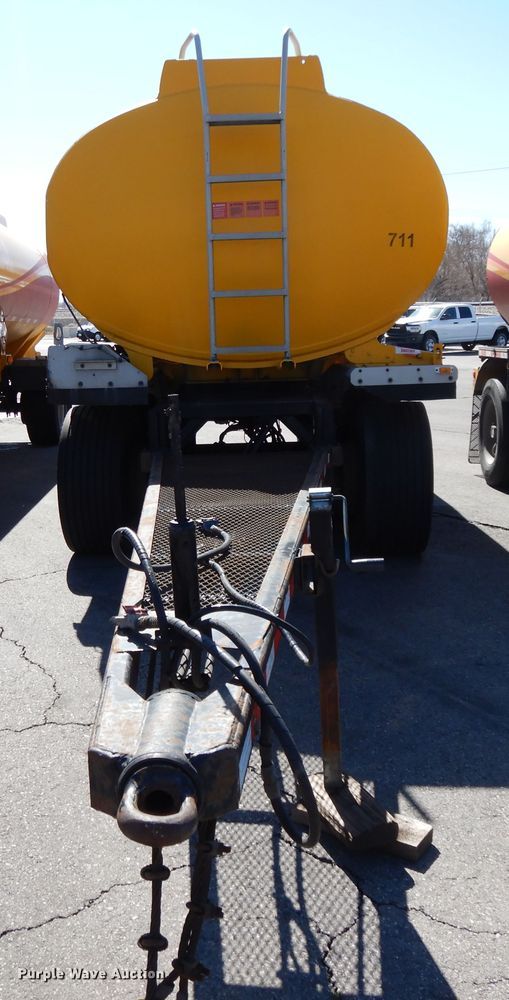 image for item GH9011 2004 Beall BATT-50-2-SB tank trailer