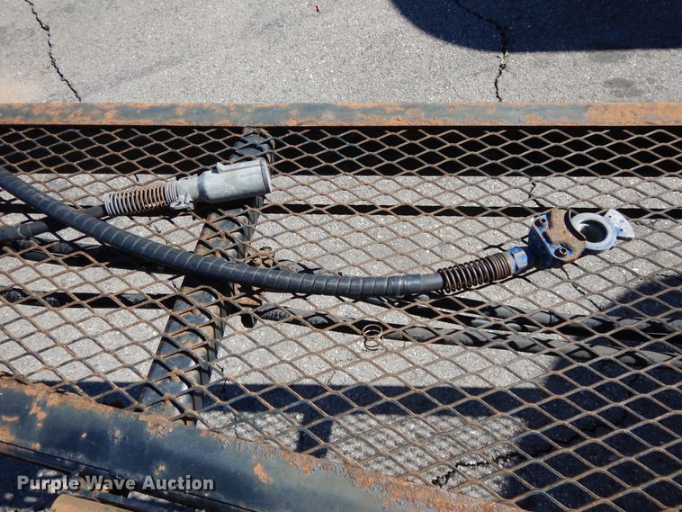 image for item GH9011 2004 Beall BATT-50-2-SB tank trailer