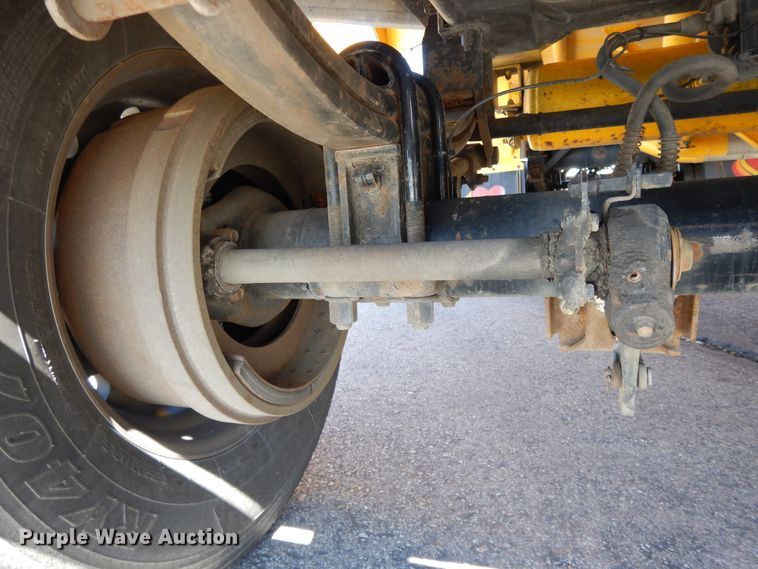 image for item GH9011 2004 Beall BATT-50-2-SB tank trailer