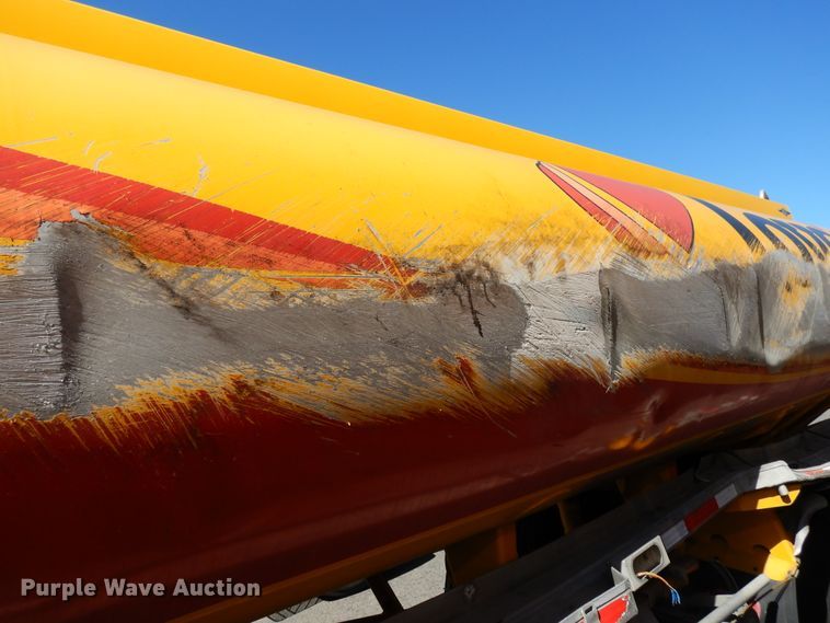 image for item GH9011 2004 Beall BATT-50-2-SB tank trailer