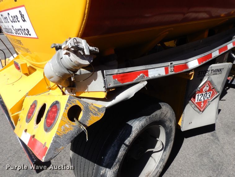 image for item GH9011 2004 Beall BATT-50-2-SB tank trailer