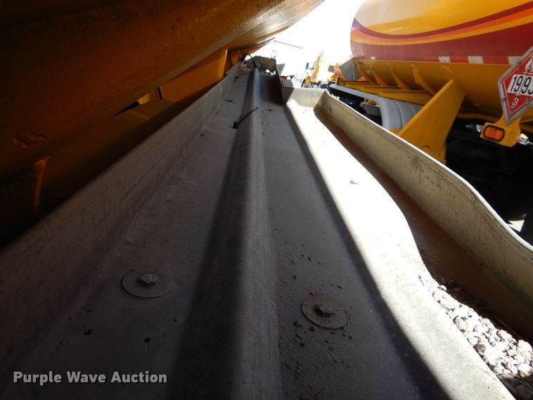 image for item GH9011 2004 Beall BATT-50-2-SB tank trailer