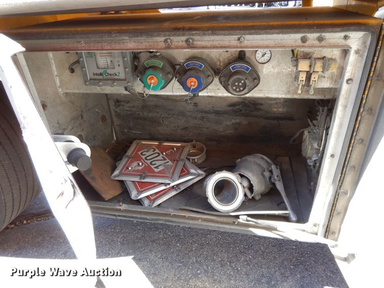 image for item GH9011 2004 Beall BATT-50-2-SB tank trailer