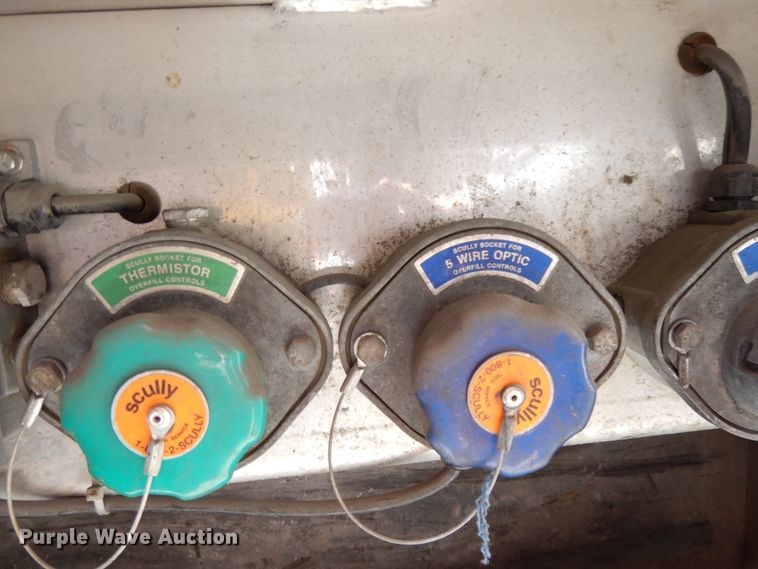 image for item GH9011 2004 Beall BATT-50-2-SB tank trailer