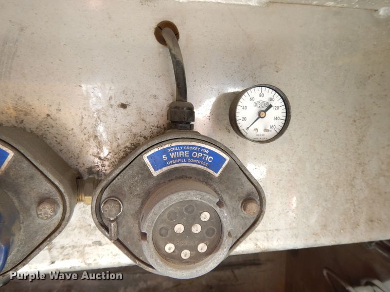 image for item GH9011 2004 Beall BATT-50-2-SB tank trailer