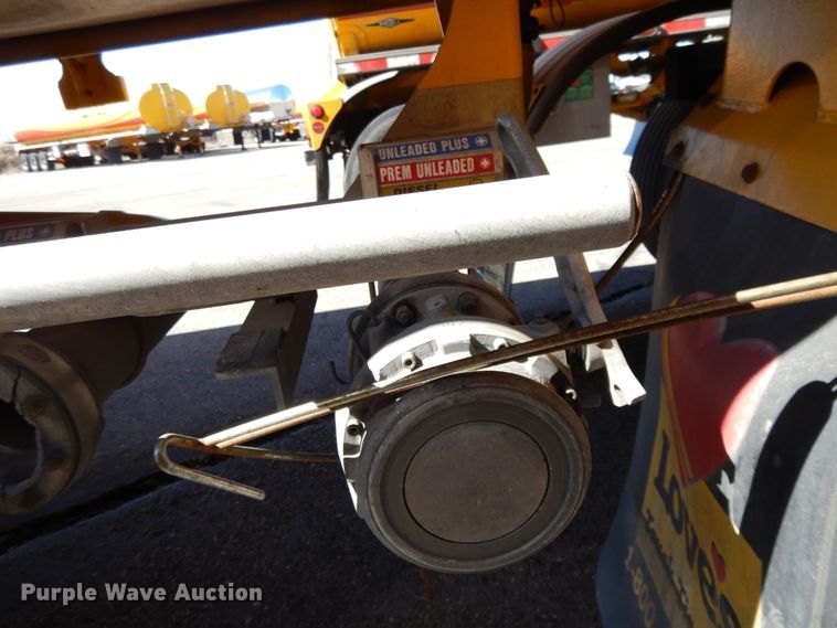 image for item GH9011 2004 Beall BATT-50-2-SB tank trailer