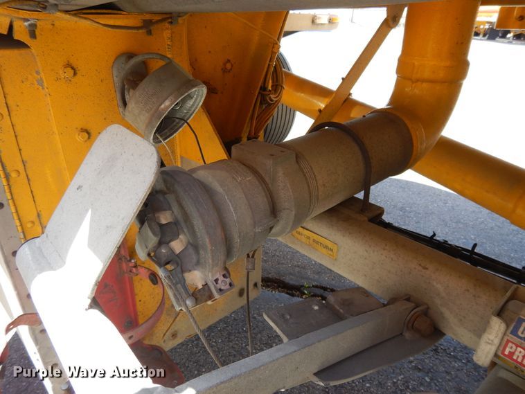 image for item GH9011 2004 Beall BATT-50-2-SB tank trailer