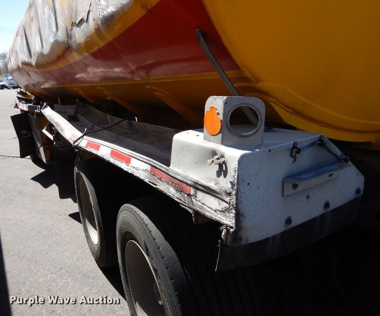 image for item GH9011 2004 Beall BATT-50-2-SB tank trailer