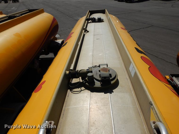 image for item GH9011 2004 Beall BATT-50-2-SB tank trailer