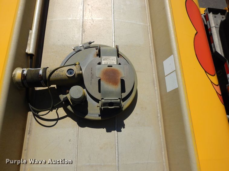 image for item GH9011 2004 Beall BATT-50-2-SB tank trailer