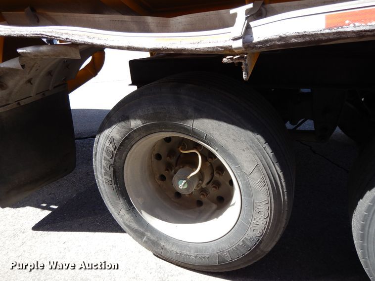 image for item GH9011 2004 Beall BATT-50-2-SB tank trailer