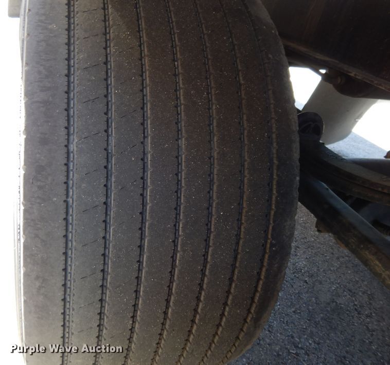 image for item GH9011 2004 Beall BATT-50-2-SB tank trailer