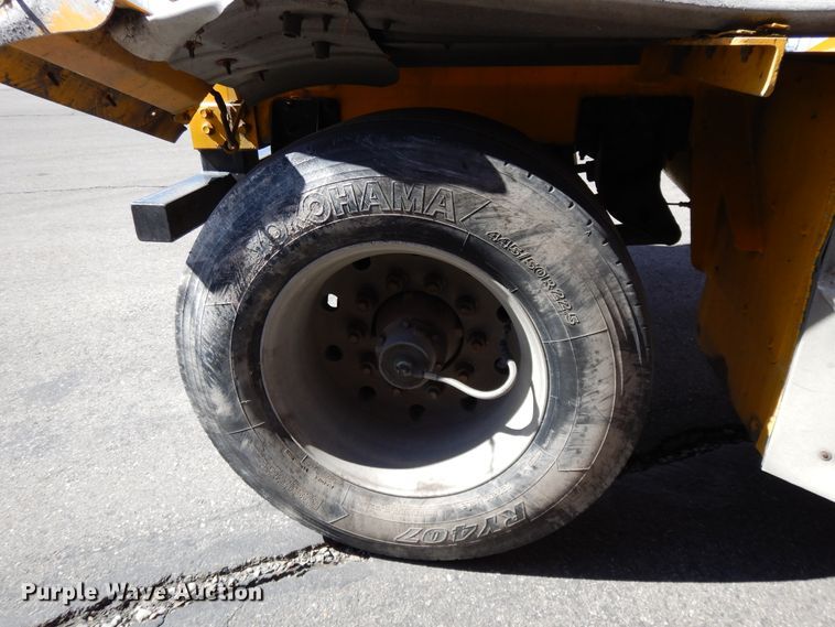 image for item GH9011 2004 Beall BATT-50-2-SB tank trailer