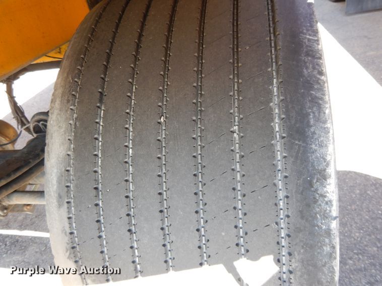 image for item GH9011 2004 Beall BATT-50-2-SB tank trailer