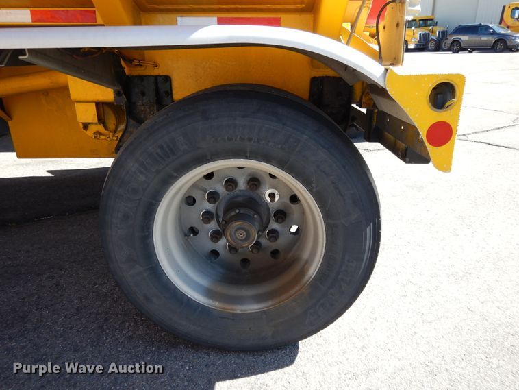 image for item GH9011 2004 Beall BATT-50-2-SB tank trailer