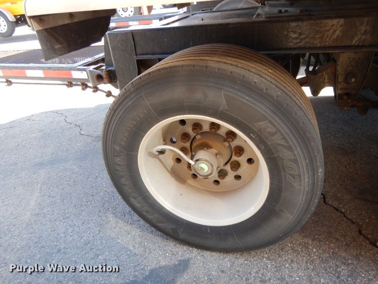 image for item GH9011 2004 Beall BATT-50-2-SB tank trailer