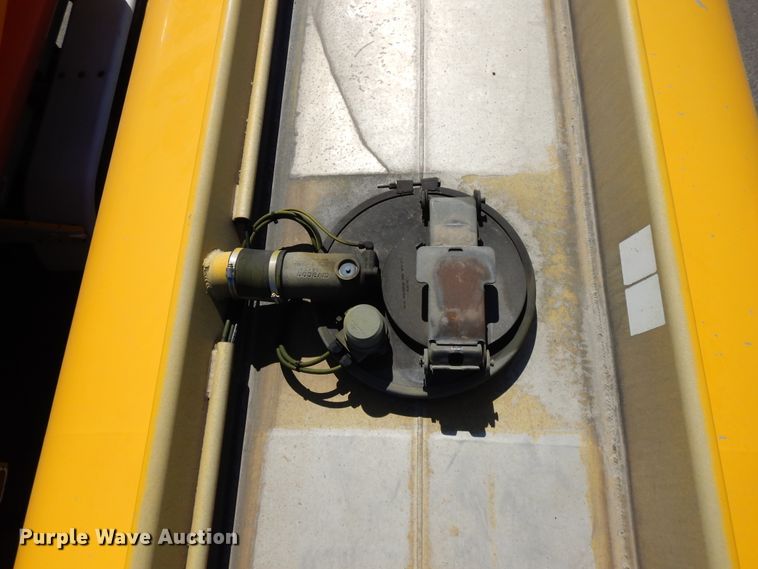 image for item GH9012 2004 Beall BATT-58-2-SB tank trailer