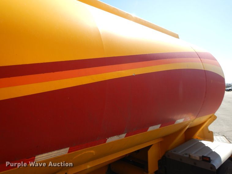 image for item GH9012 2004 Beall BATT-58-2-SB tank trailer