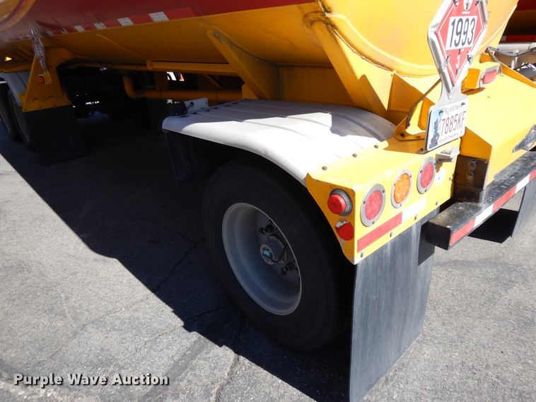 image for item GH9012 2004 Beall BATT-58-2-SB tank trailer