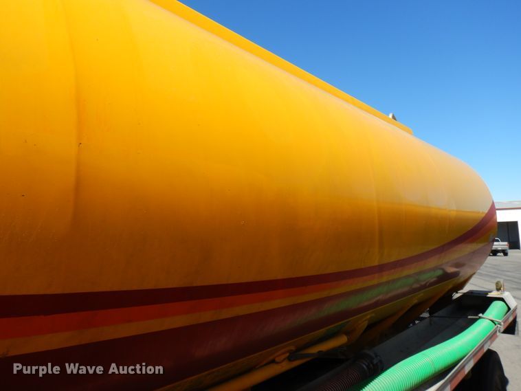 image for item GH9012 2004 Beall BATT-58-2-SB tank trailer