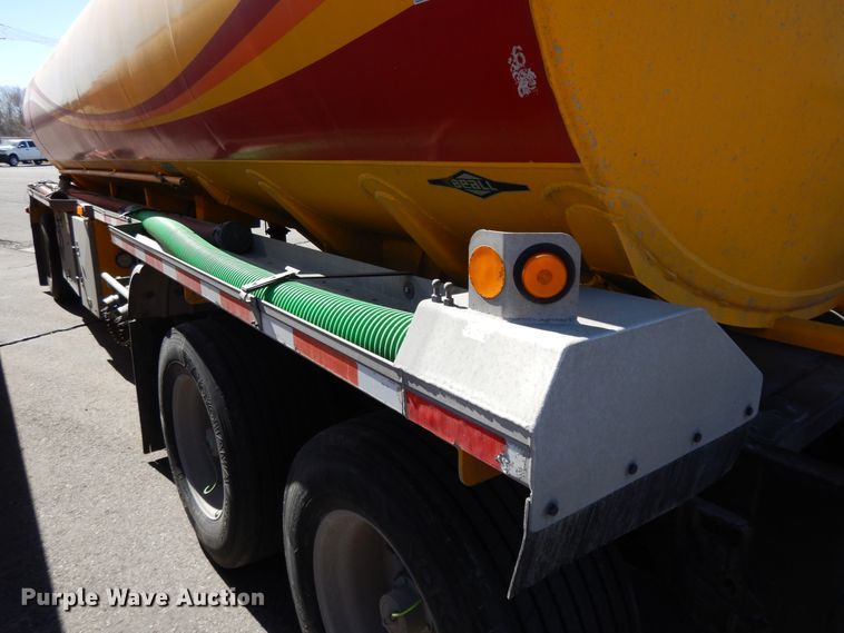 image for item GH9012 2004 Beall BATT-58-2-SB tank trailer