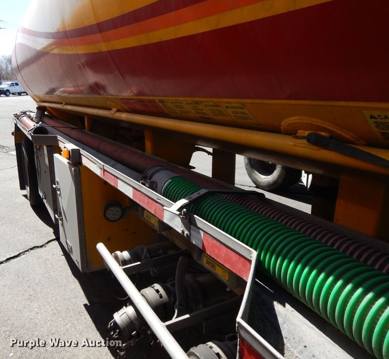 image for item GH9012 2004 Beall BATT-58-2-SB tank trailer