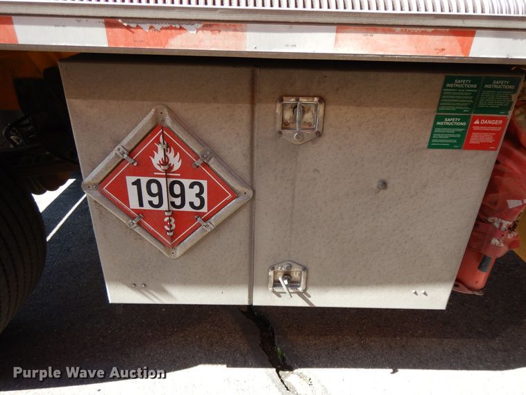 image for item GH9012 2004 Beall BATT-58-2-SB tank trailer