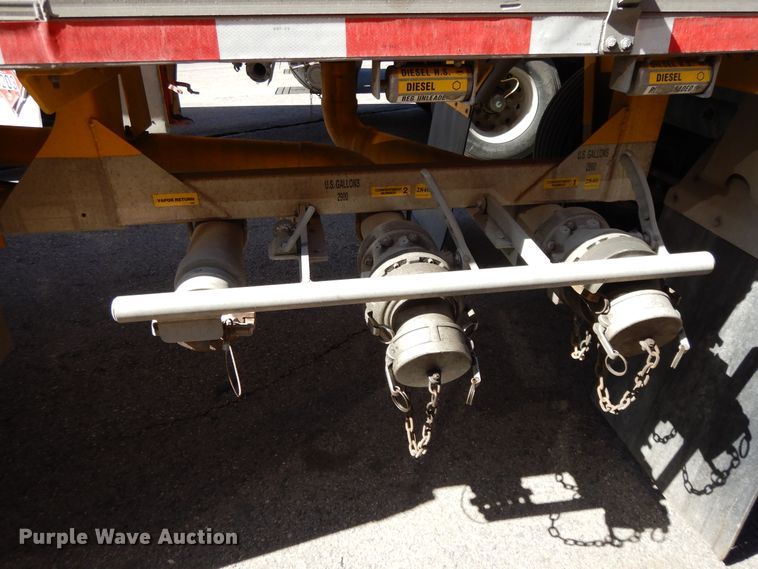 image for item GH9012 2004 Beall BATT-58-2-SB tank trailer