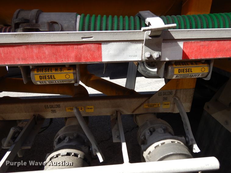 image for item GH9012 2004 Beall BATT-58-2-SB tank trailer