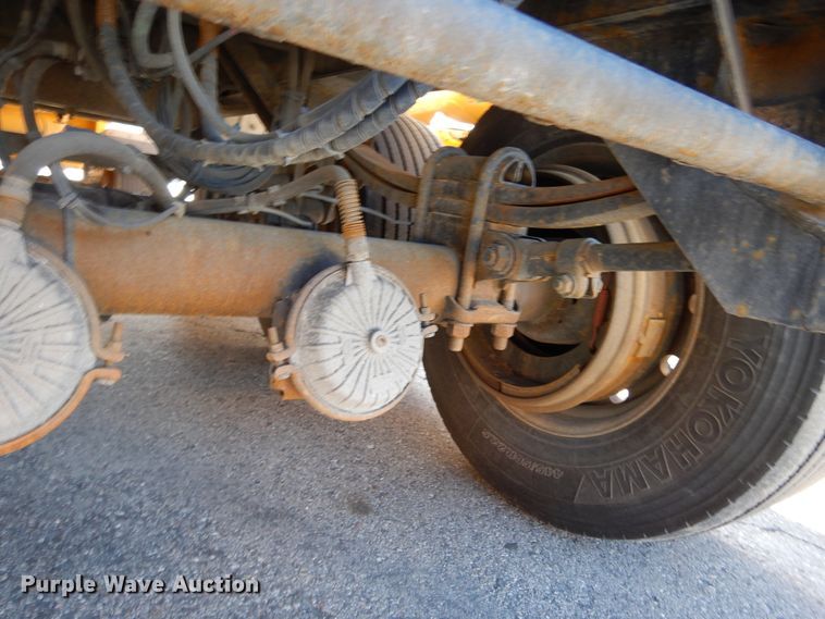 image for item GH9012 2004 Beall BATT-58-2-SB tank trailer