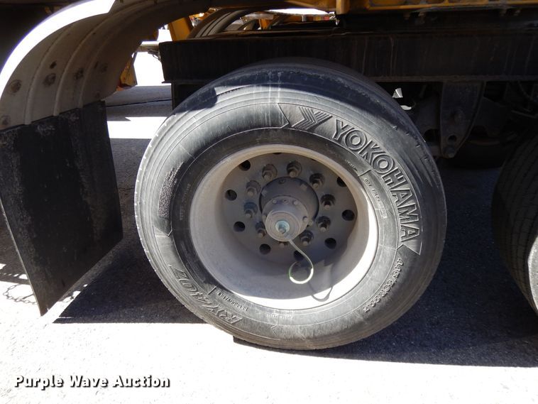 image for item GH9012 2004 Beall BATT-58-2-SB tank trailer